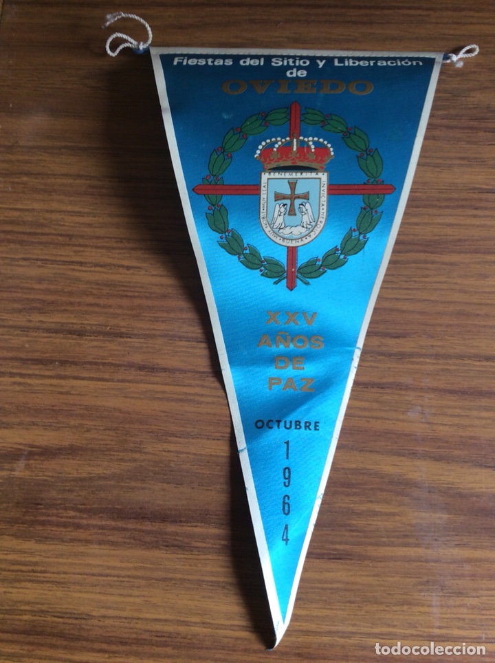 Collection pennants: OVIEDO. BANDER&Iacute;N FIESTAS DEL SITIO Y LIBERACI&Oacute;N DE OVIEDO. XXV A&Ntilde;OS DE PAZ. OCTUBRE 1964.