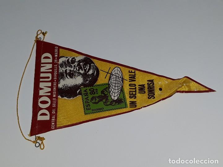 Collection pennants: ANTIGUO BANDERIN DEL DOMUND CENTRAL DEL SELLO MISIONERO UN SELLO VALE UNA SONRISA A&Ntilde;OS 60