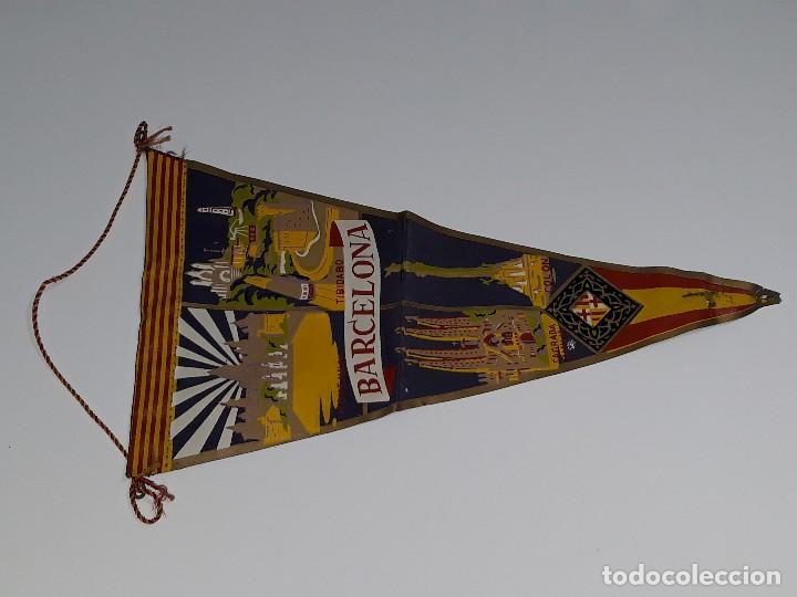 Collection pennants: ANTIGUO BANDERIN TURISTICO SOUVENIR DE BARCELONA A&Ntilde;OS 60 IRUPE