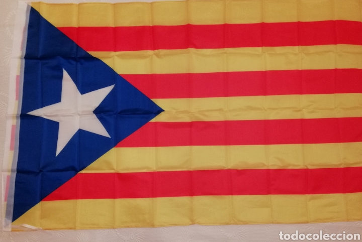 Sammlung von Wimpeln: Bandera t&eacute;xtil de Catalu&ntilde;a estelada. 150x90 cm. Nueva