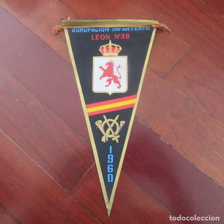 Sammlung von Wimpeln: banderin militar infanteria leon 38