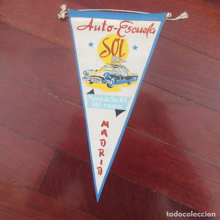 Sammlung von Wimpeln: banderin autoescuela sol, madrid