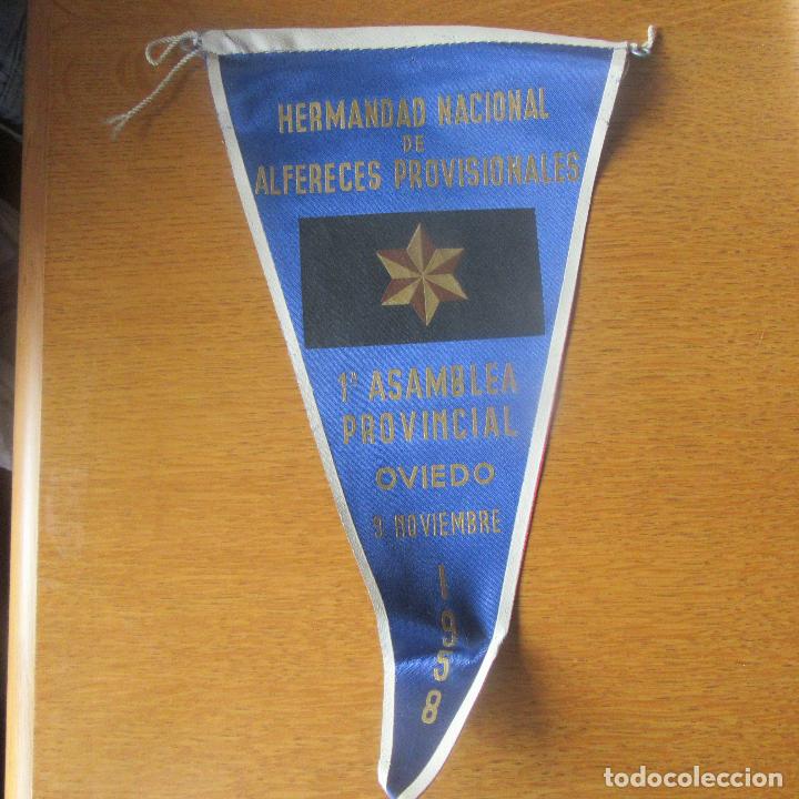 Sammlung von Wimpeln: banderin alfereces provisionales, falange, oviedo