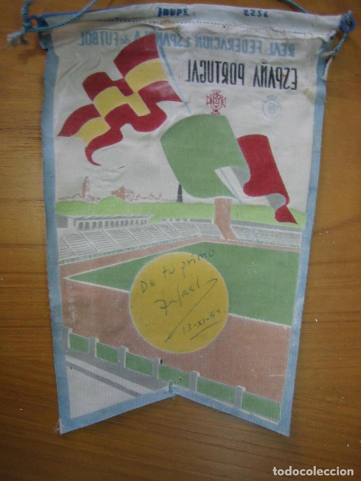 Banderines de colección: Antiguo banderin de fútbol. Federación española de fútbol. España-Portugal. Córdoba 1964 - Foto 3 - 122340083