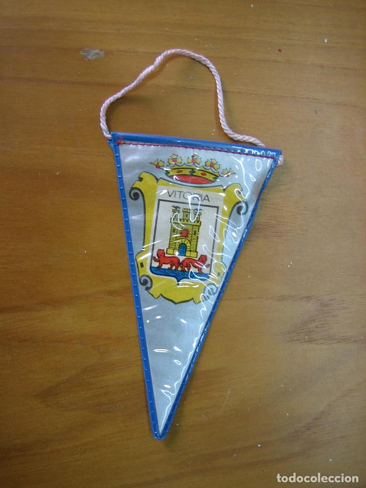 Galhardetes de cole&ccedil;&atilde;o: Antiguo banderin peque&ntilde;o. Vitoria