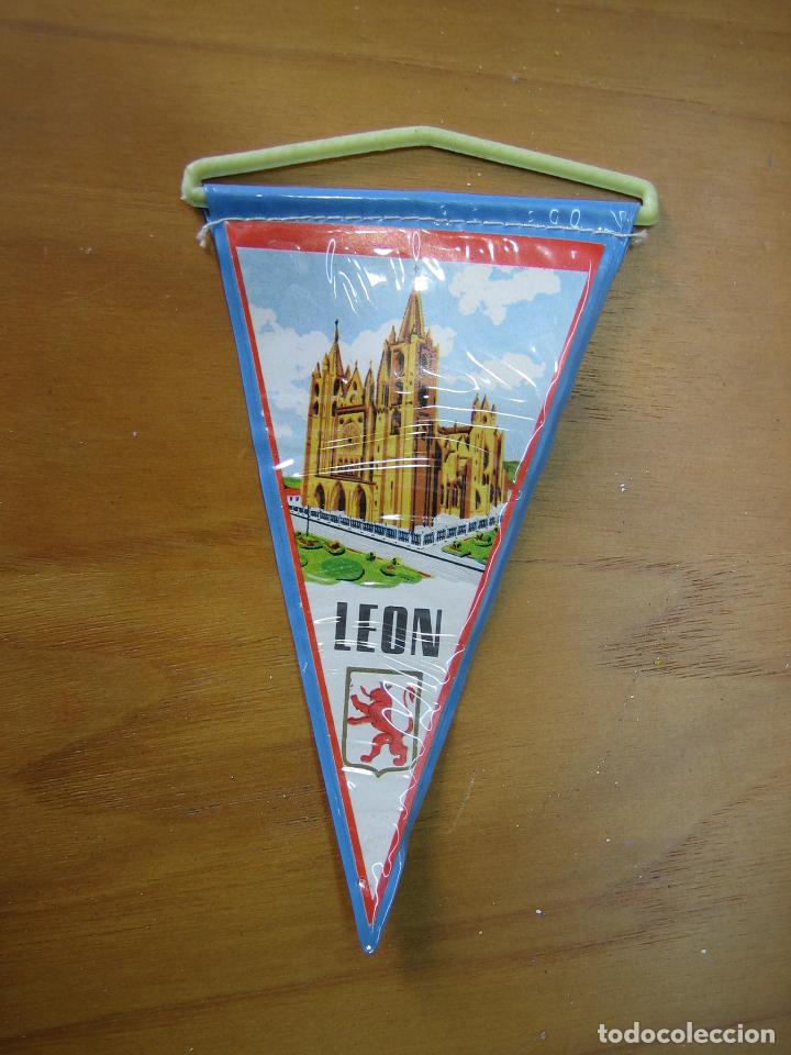Bandierine di collezione: Antiguo banderin peque&ntilde;o. Le&oacute;n