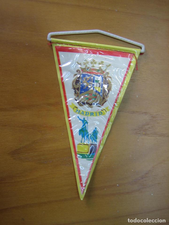 Bandierine di collezione: Antiguo banderin peque&ntilde;o. Madrid