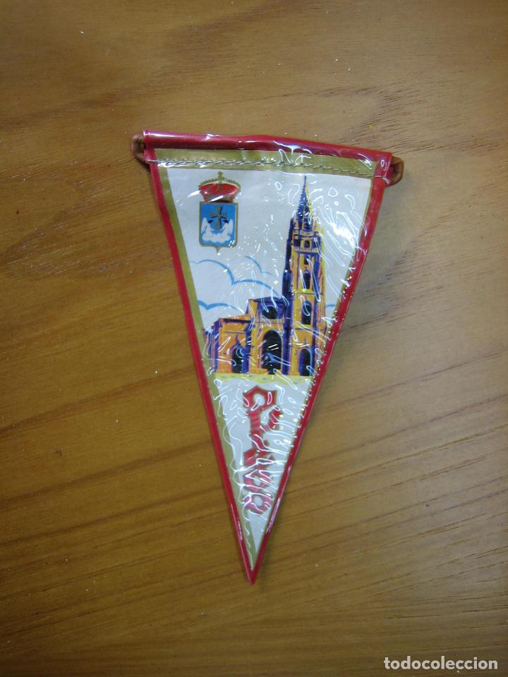 Bandierine di collezione: Antiguo banderin peque&ntilde;o.Oviedo