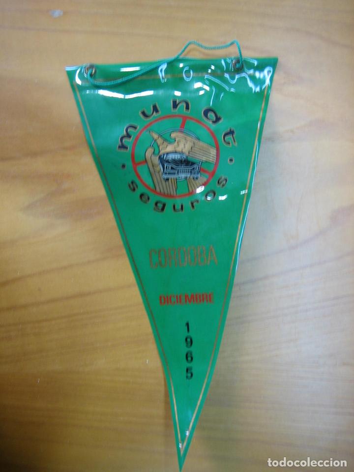 Fanions de collection: Antiguo bander&iacute;n publicitario a&ntilde;os 60. Munat Seguros. C&oacute;rdoba 1965