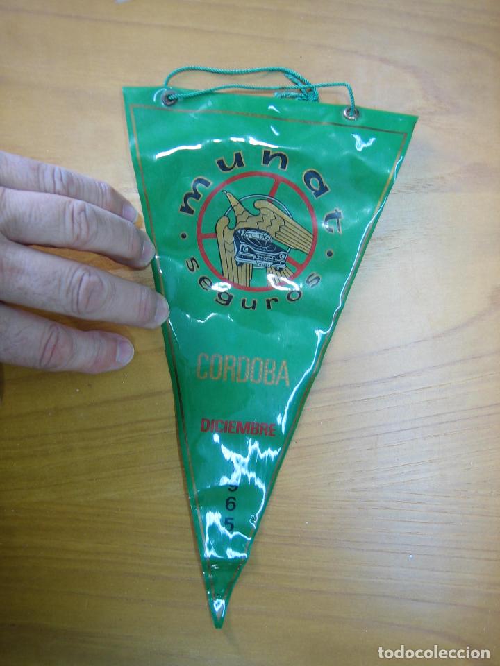 Fanions de collection: Antiguo bander&iacute;n publicitario a&ntilde;os 60. Munat Seguros. C&oacute;rdoba
