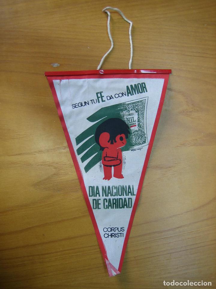 Banderines de colecci&oacute;n: Antiguo bander&iacute;n. Dia nacional de caridad. Corpus Christi
