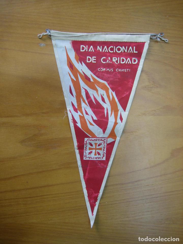 Fanions de collection: Antiguo bander&iacute;n a&ntilde;os 60. D&iacute;a nacional de C&aacute;ritas. Corpus Crhisti