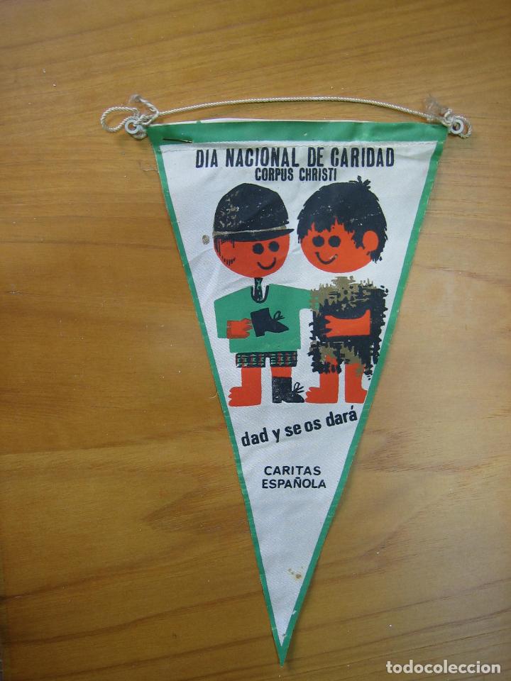 Fanions de collection: Antiguo bander&iacute;n a&ntilde;os 60. D&iacute;a nacional de Caridad. Corpus Crhisti