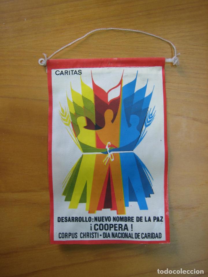 Fanions de collection: Antiguo bander&iacute;n a&ntilde;os 60. C&aacute;ritas. D&iacute;a nacional de la caridad