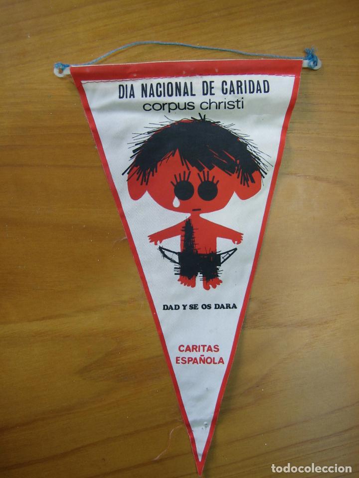 Fanions de collection: Antiguo bander&iacute;n a&ntilde;os 60. C&aacute;ritas. Domund de la pobreza