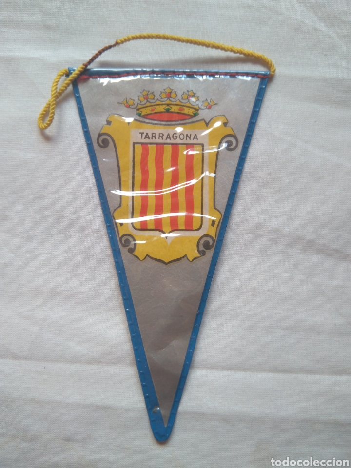 Fanions de collection: BANDER&Iacute;N PLASTIFICADO A&Ntilde;OS 60 TARRAGONA 12 CM