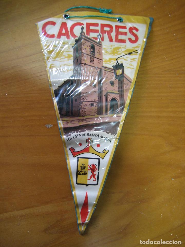 Fanions de collection: Antiguo bander&iacute;n. C&aacute;ceres