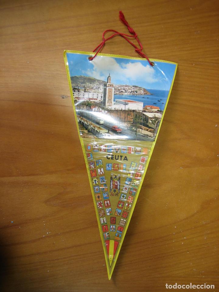 Fanions de collection: Antiguo bander&iacute;n. Ceuta