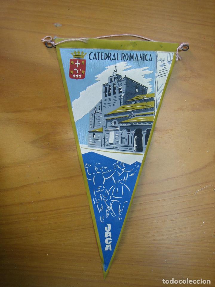 Sammlung von Wimpeln: Antiguo bander&iacute;n tur&iacute;stico. Jaca