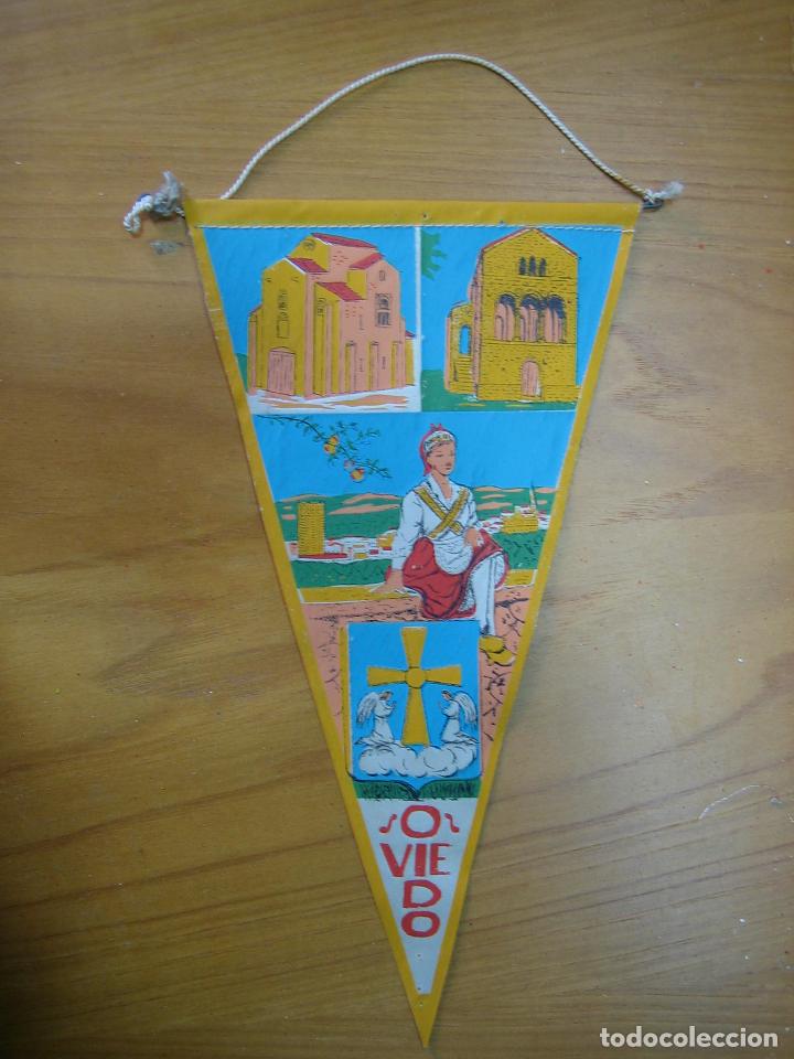 Sammlung von Wimpeln: Antiguo bander&iacute;n tur&iacute;stico. Oviedo