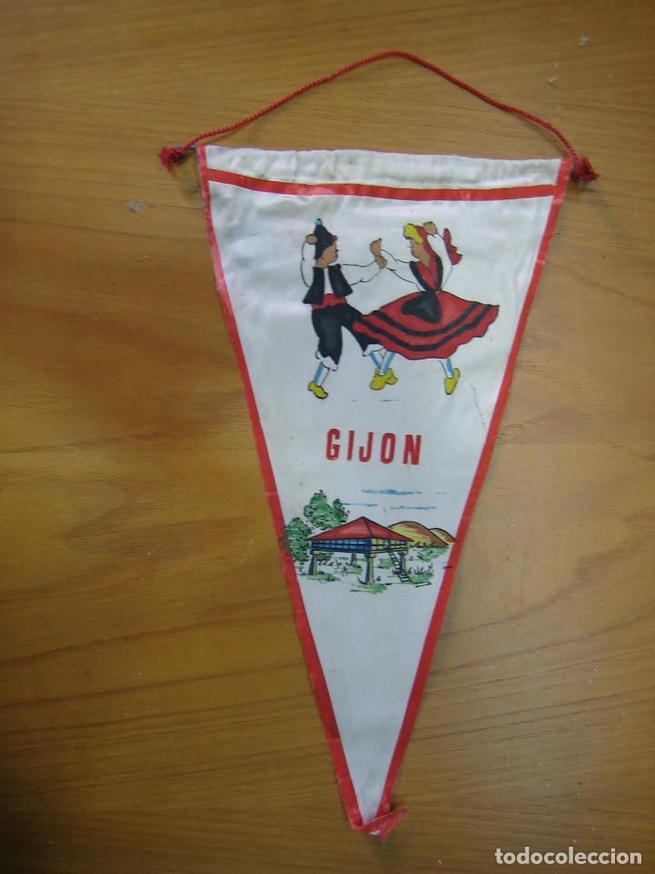 Fanions de collection: Antiguo bander&iacute;n tur&iacute;stico. Gij&oacute;n