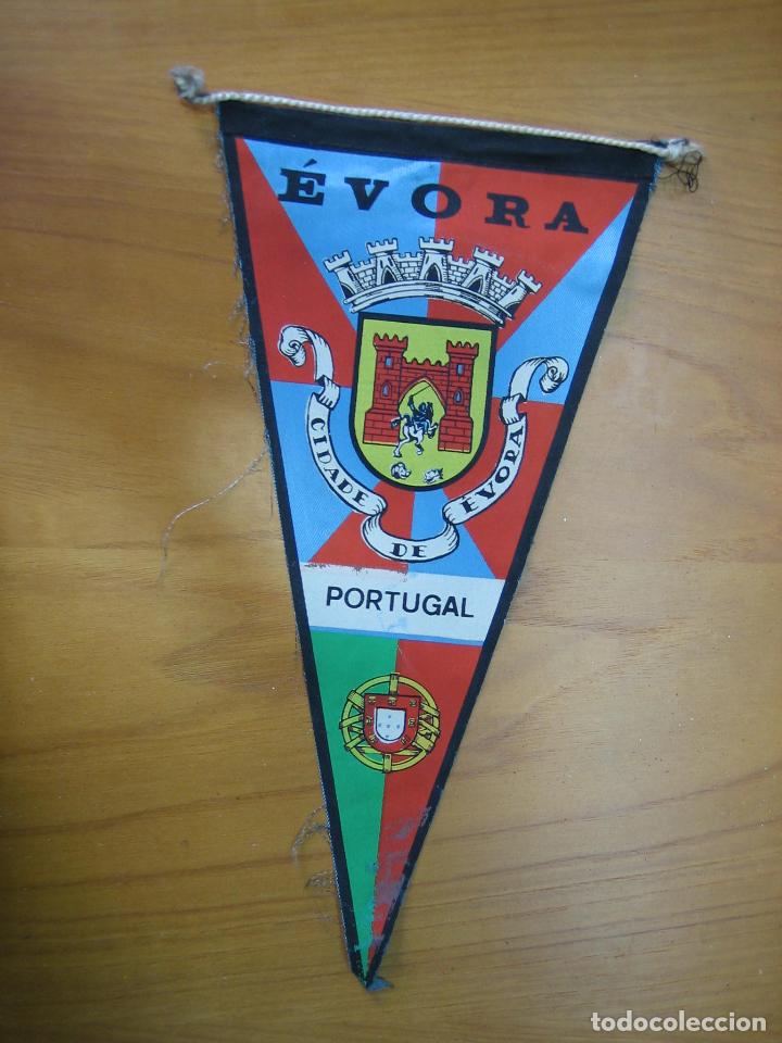 Galhardetes de cole&ccedil;&atilde;o: Antiguo bander&iacute;n tur&iacute;stico. Evora. Portugal