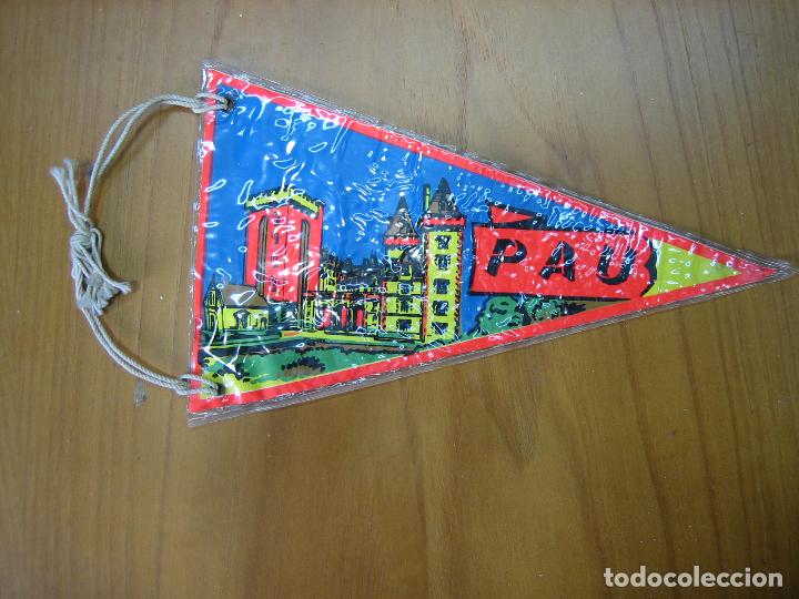 Fanions de collection: Antiguo bander&iacute;n tur&iacute;stica. Pau