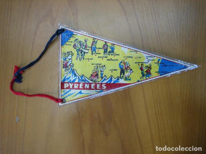 Fanions de collection: Antiguo bander&iacute;n tur&iacute;stica. Pirineos