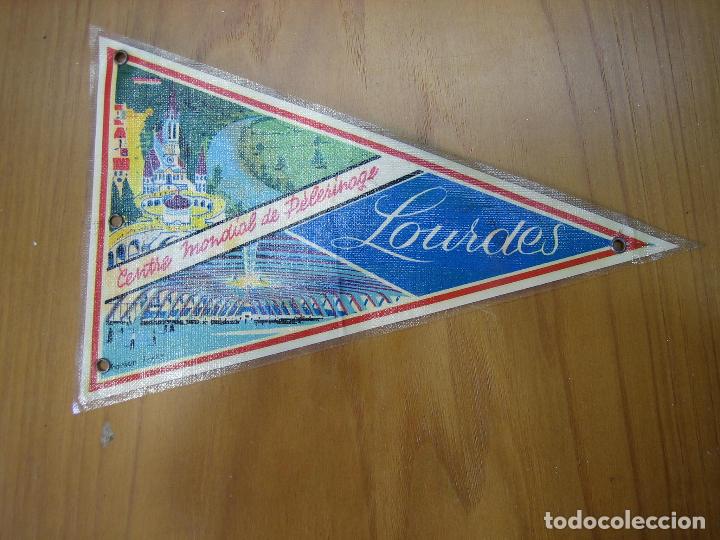 Fanions de collection: Antiguo bander&iacute;n tur&iacute;stica. Lourdes