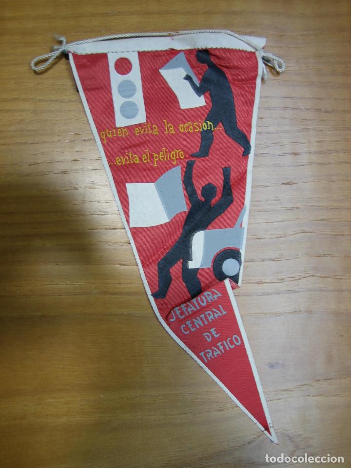 Sammlung von Wimpeln: Antiguo banderin jefatura central de trafico