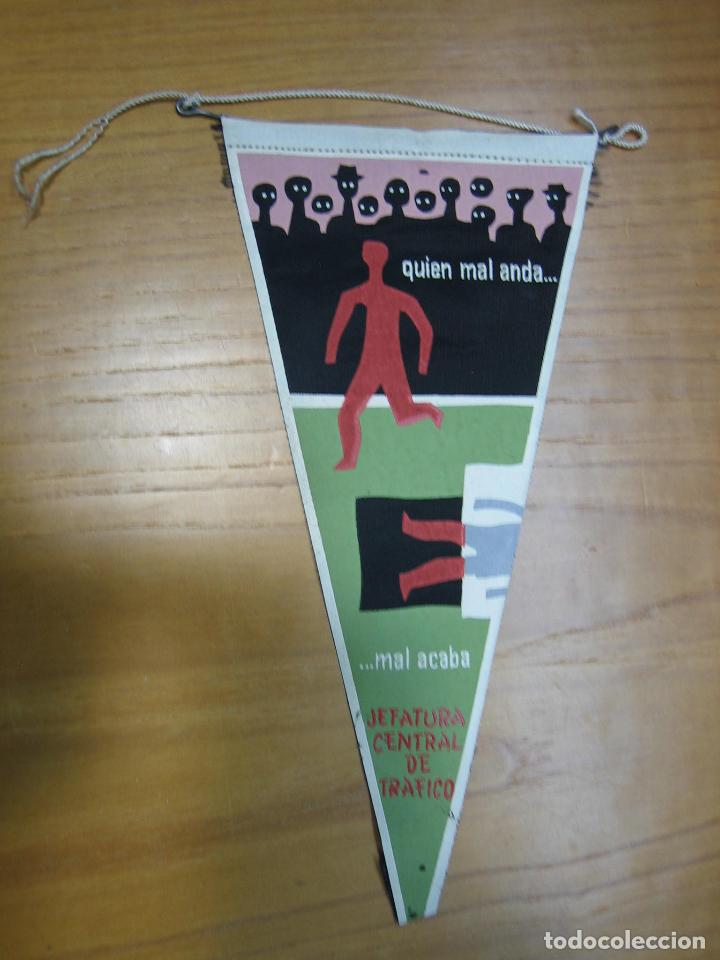 Sammlung von Wimpeln: Antiguo banderin jefatura central de trafico