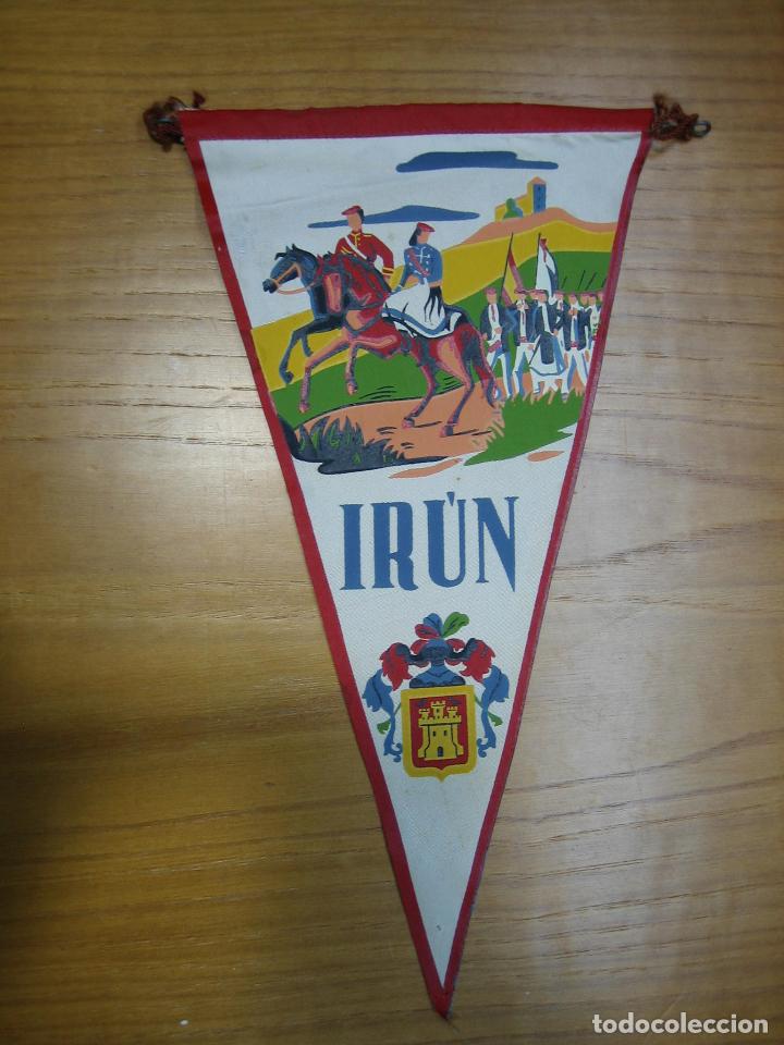 Galhardetes de cole&ccedil;&atilde;o: Antiguo banderin tur&iacute;stico . Ir&uacute;n. Requete