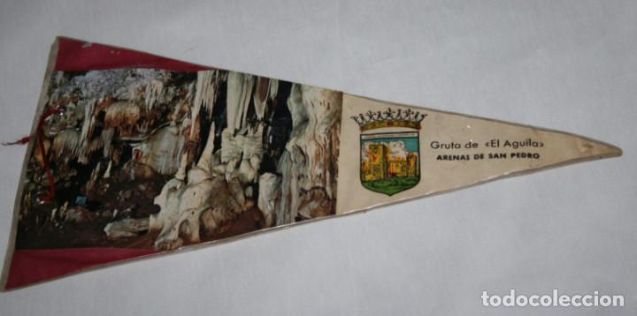 Galhardetes de cole&ccedil;&atilde;o: ANTIGUO BANDERIN DE LA GRUTA DE EL AGUILA, ARENAS DE SAN PEDRO, ESCUDO Y MAPA