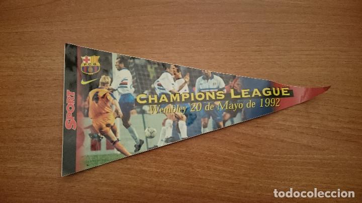 Galhardetes de cole&ccedil;&atilde;o: BANDERIN ADHESIVO F.C. BARCELONA 1998 EL SPORT ( CHAMPIONS LEAGUE ) WEMBLEY