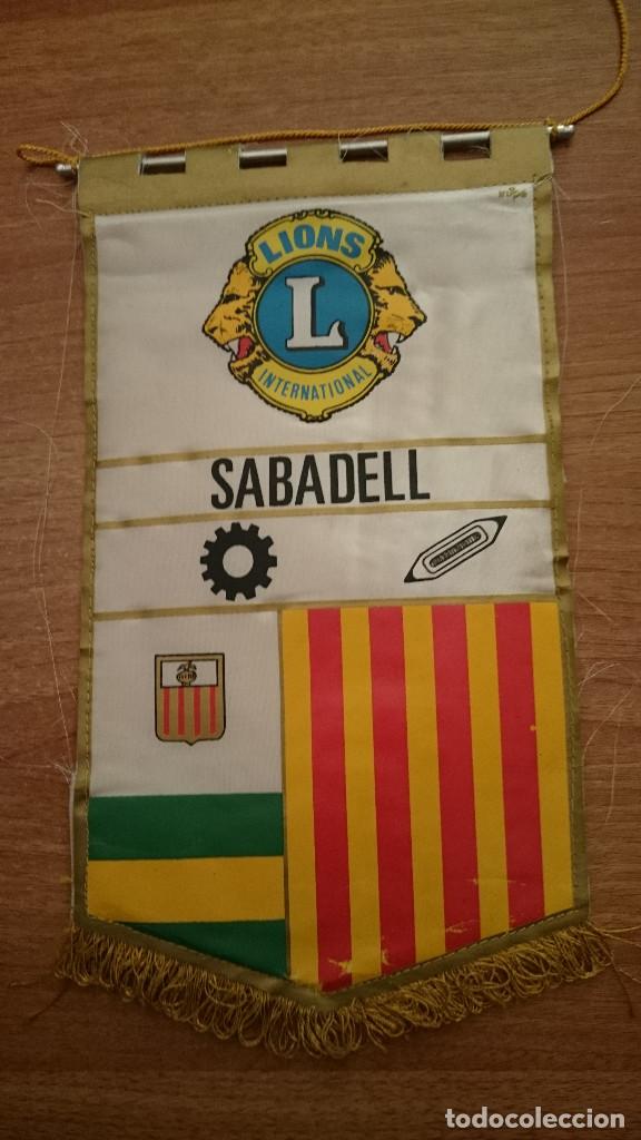 Galhardetes de cole&ccedil;&atilde;o: BANDERIN  LIONS L - INTERNATIONAL - SABADELL