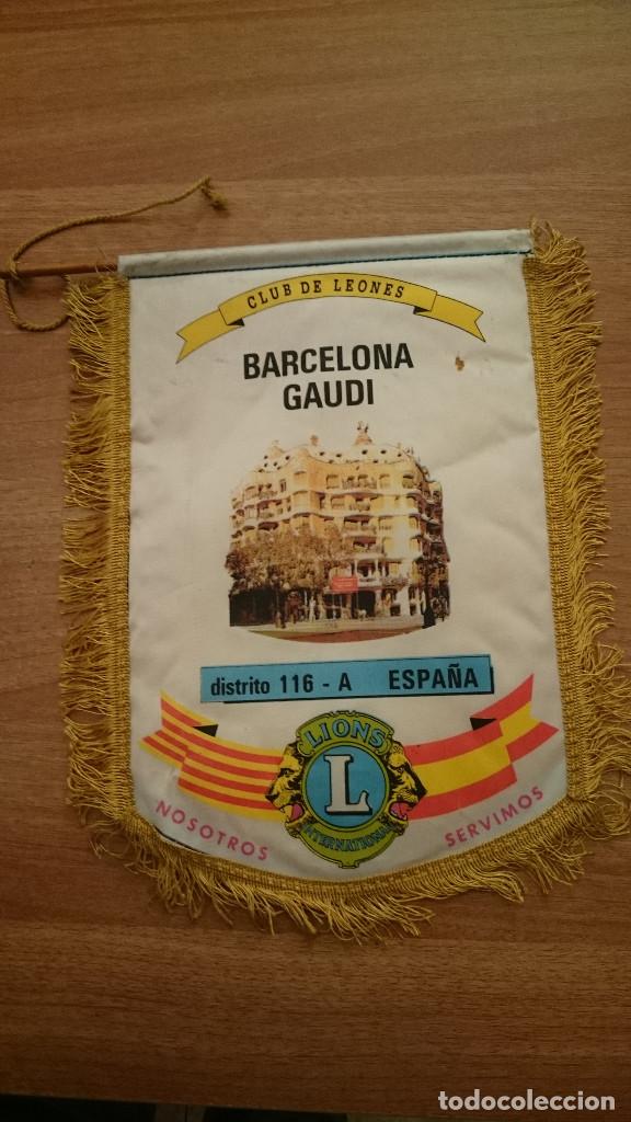 Banderines de colecci&oacute;n: BANDERIN  CLUB DE LEONES , BARCELONA GAUDI- DISTRITO 116-A ESPA&Ntilde;A