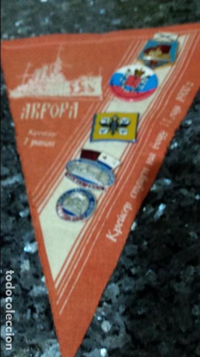 Bandierine di collezione: Banderin con pins extranjero.