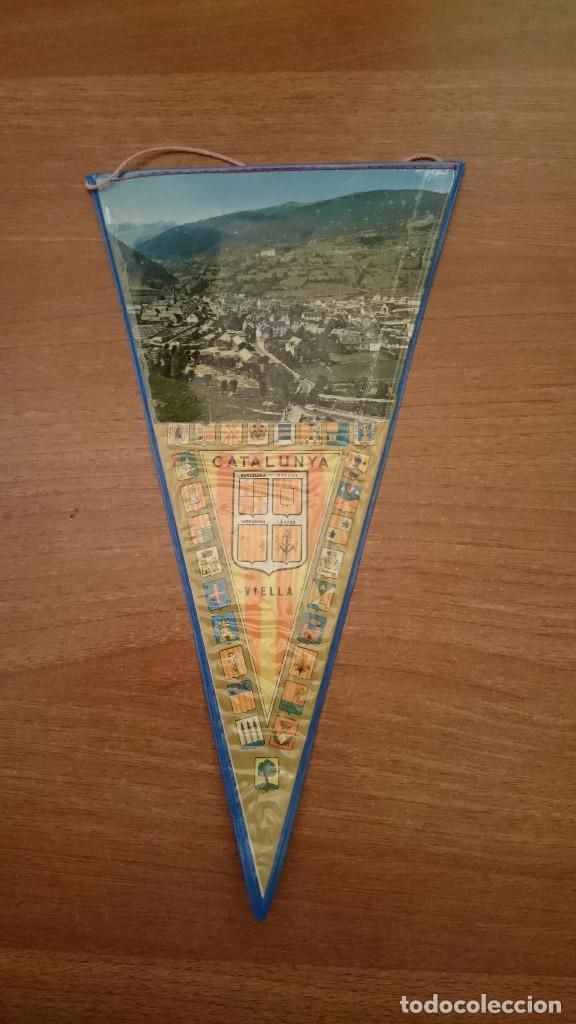 Sammlung von Wimpeln: BANDERIN DE VIELLA -- CATALUNYA