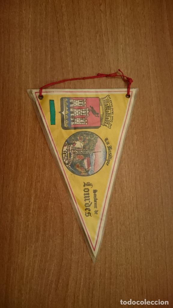 Sammlung von Wimpeln: BANDERIN DE LA BASILIQUE . SOUBENIR DE LOURDES
