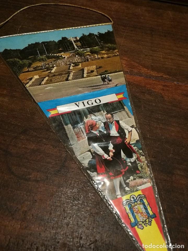 Galhardetes de cole&ccedil;&atilde;o: ANTIGUO BANDER&Iacute;N REVERSIBLE VIGO-GALICIA, ESPA&Ntilde;A, &Aacute;GUILA DE SAN JUAN FRANQUISTA.