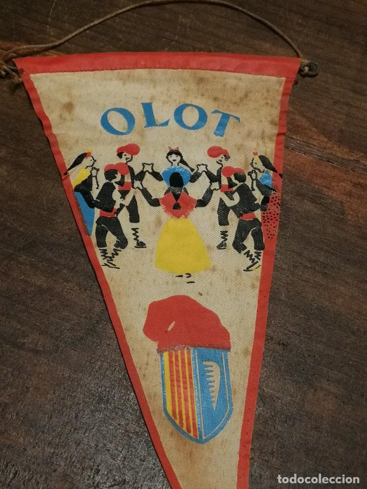 Galhardetes de cole&ccedil;&atilde;o: ANTIGUO BANDER&Iacute;N DE TELA- OLOT, SARDANES Y ESCUDO DE LA CIUDAD.