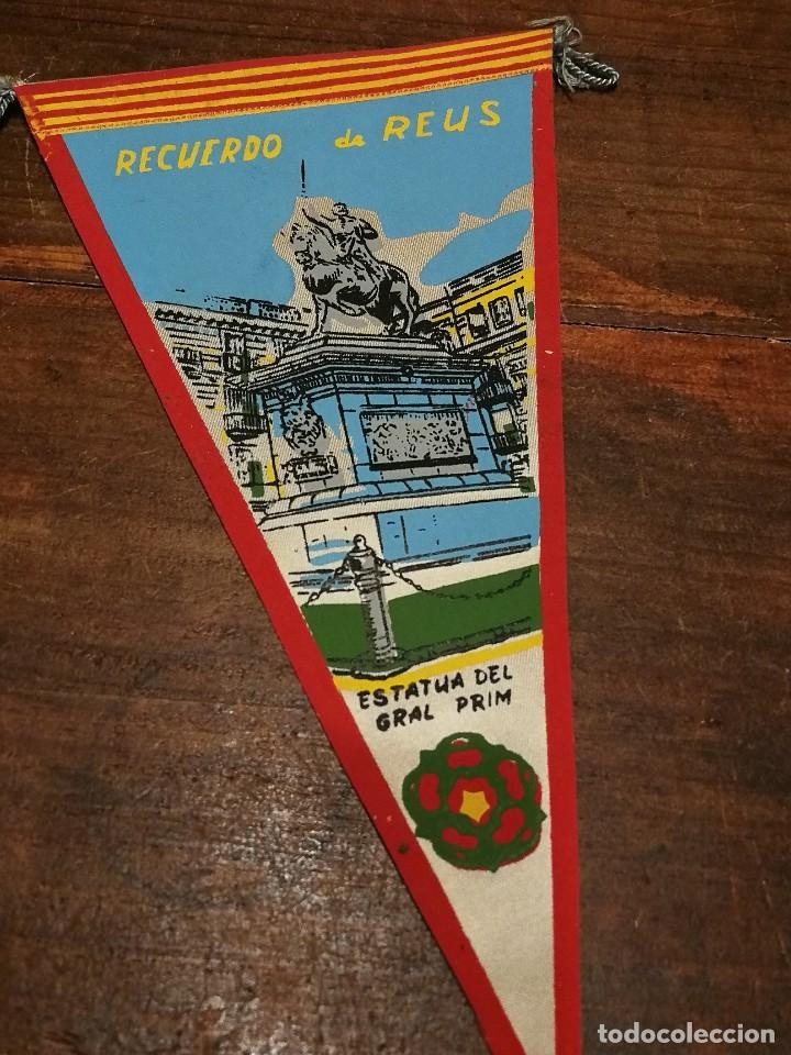 Galhardetes de cole&ccedil;&atilde;o: ANTIGUO BANDER&Iacute;N DE TELA- RECUERDO DE REUS, ESTATUA DEL GENERAL PRIM.