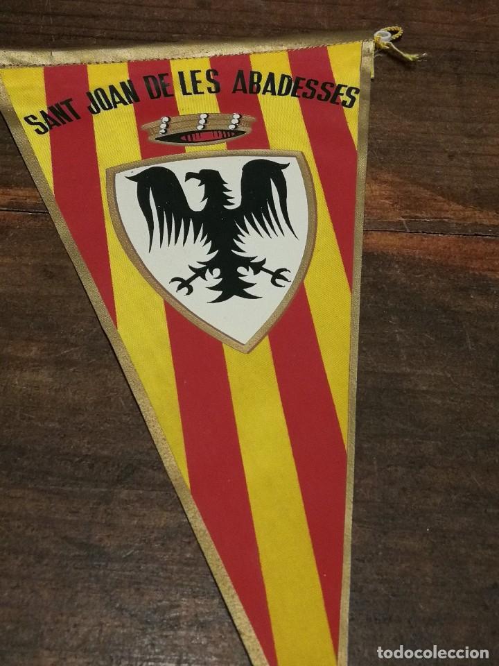 Galhardetes de cole&ccedil;&atilde;o: ANTIGUO BANDER&Iacute;N DE TELA- SANT JOAN DE LES ABADESSES, ESCUDO DE LA CIUDAD, (CATALUNYA).