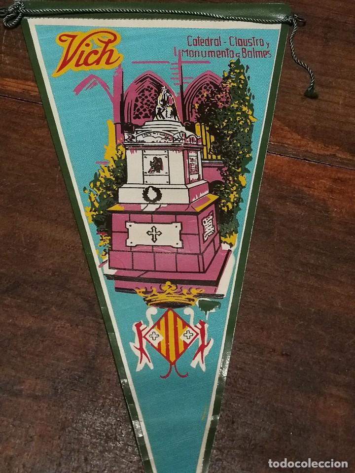 Galhardetes de cole&ccedil;&atilde;o: ANTIGUO BANDER&Iacute;N DE TELA- VICH, CATEDRAL, CLAUSTRO Y MONUMENTO A BALMES.