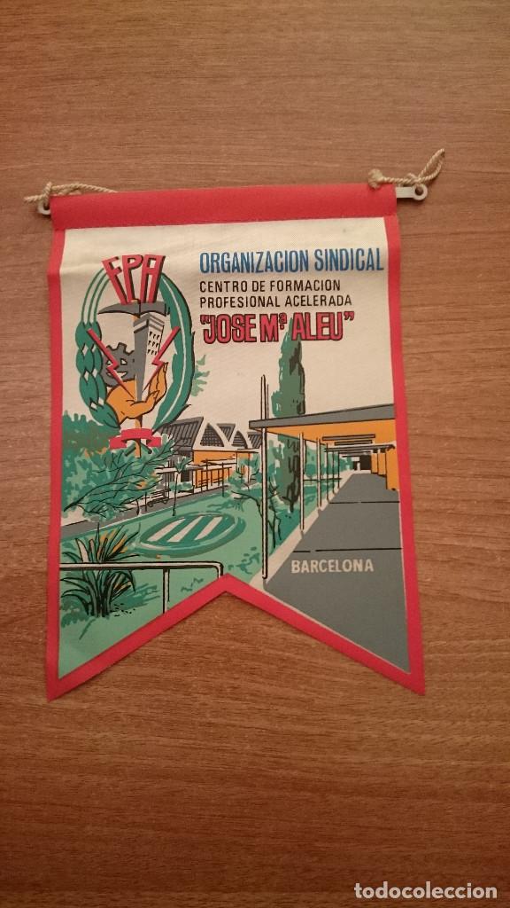 Galhardetes de cole&ccedil;&atilde;o: BANDERIN ORGANIZACION SINDICAL . BARCELONA - FPA