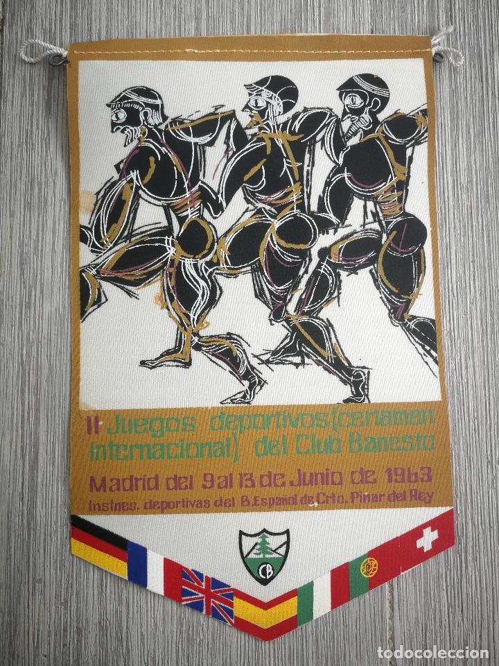 Galhardetes de cole&ccedil;&atilde;o: ANTIGUO BANDERIN DEL CLUB BANESTO - 1963 - II JUEGOS DEPORTIVOS INTERNACIONAL - 23 CM DE ALTO -