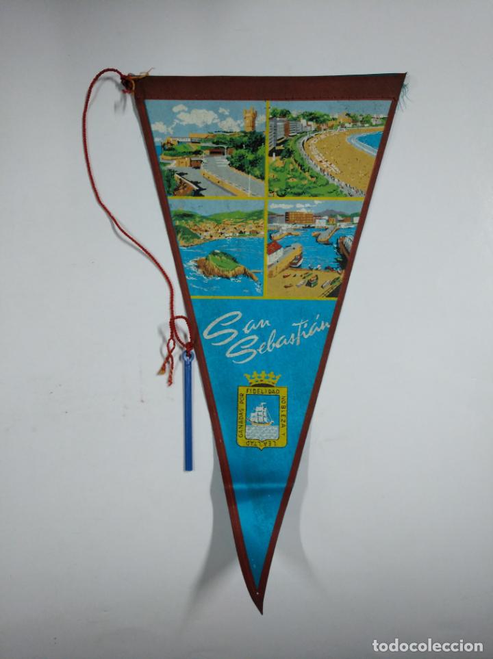 Sammlung von Wimpeln: BANDERIN DE SAN SEBASTIAN. CAR131