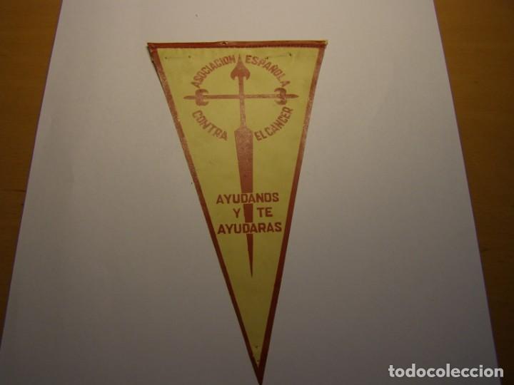 Bandierine di collezione: Banderin Asocoaci&oacute;n Espa&ntilde;ola contra el Cancer, a&ntilde;os 1960.