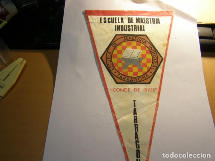 Banderines de colecci&oacute;n: Banderin escuela maestria industrial Conde de Rius, Tarragona, a&ntilde;os 60.
