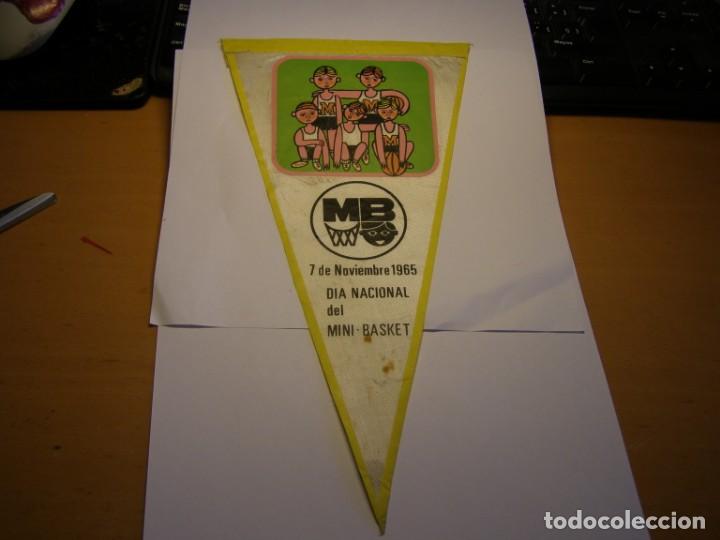 Banderines de colecci&oacute;n: Banderin dia nacional del Mini - Basquet, a&ntilde;o 1965.